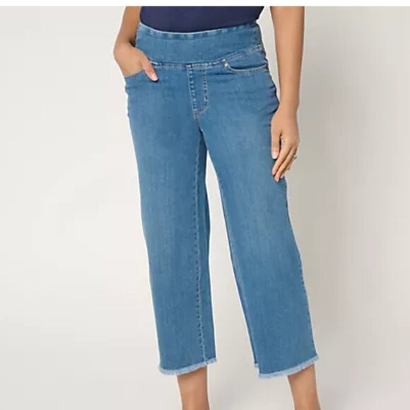 NWT Belle by Kim Gravel Petite TripleLuxe Denim Wide Leg Crop w/ Fray - Picture 1 of 4